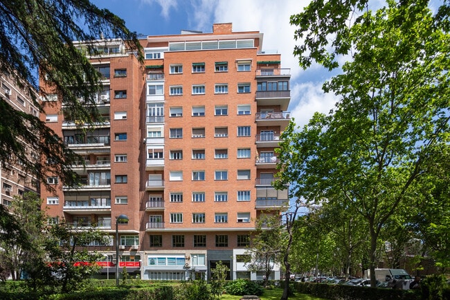 Más detalles de Avenida De Alberto Alcocer, 7, Madrid - Oficina en alquiler