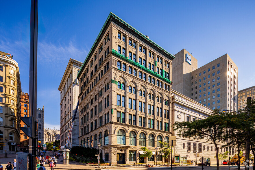 100-104 Rue Saint-Antoine O, Montréal, QC en alquiler - Foto del edificio - Imagen 2 de 5