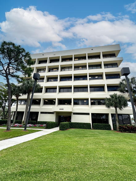 4440 Pga Blvd, Palm Beach Gardens, FL en alquiler - Foto del edificio - Imagen 1 de 6