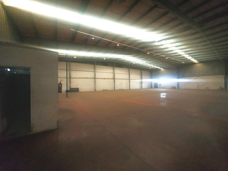 Nave en Alcalá de Guadaíra, Sevilla en alquiler - Foto del edificio - Imagen 2 de 9
