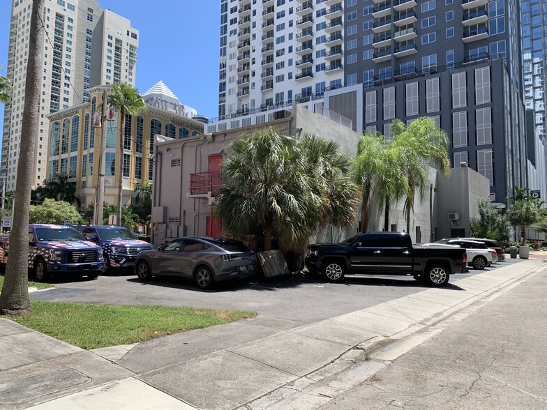 201 SE 2nd St, Fort Lauderdale, FL en alquiler - Foto del edificio - Imagen 3 de 17