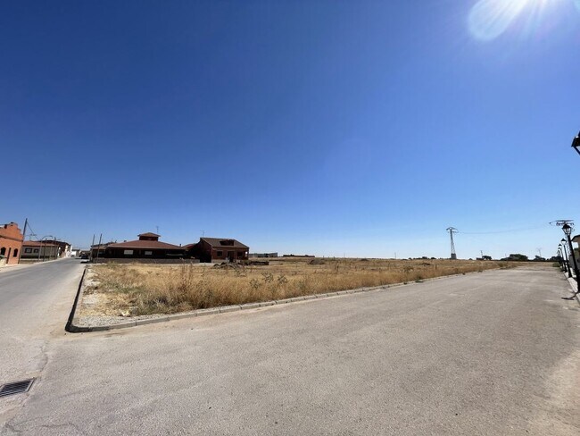 Más detalles de Calle Rodríguez de la Fuente, s/n, La Villa de Don Fadrique - Terreno en venta