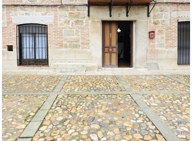 Más detalles de Calle Remedios, 2, Villa del Prado - Local en venta
