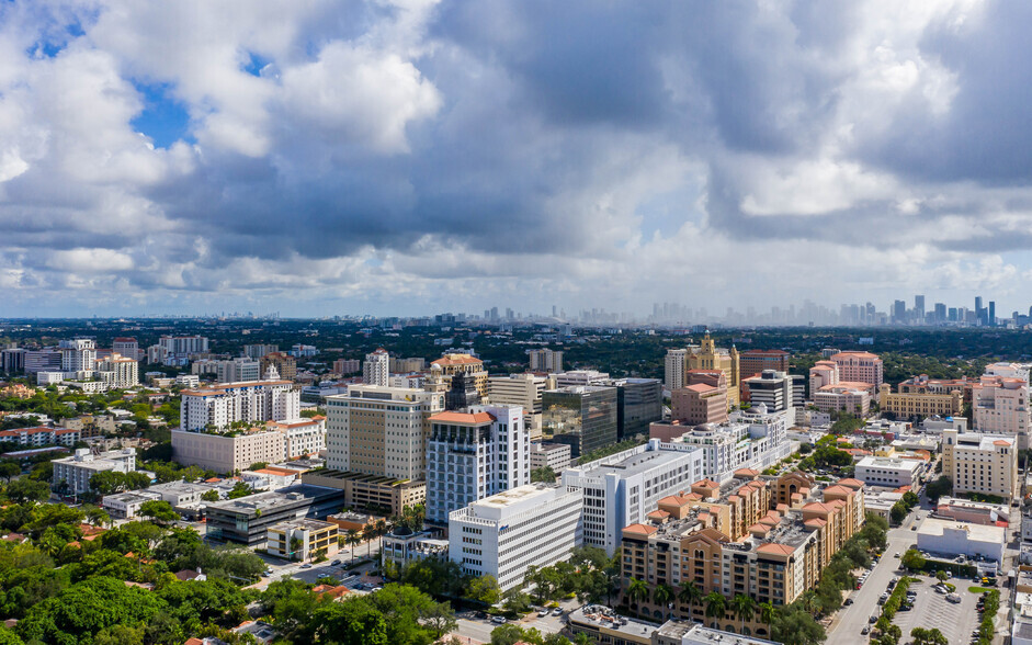 396 Alhambra Cir, Coral Gables, FL en alquiler - Vista aérea - Imagen 2 de 9