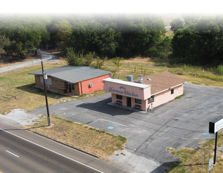 304 Main Street, Calvert, TX en venta - Foto principal - Imagen 1 de 16