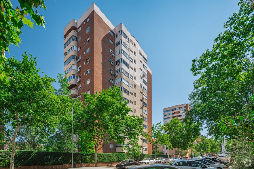 Edificio residencial en Madrid, Madrid en venta - Foto del edificio - Imagen 2 de 2