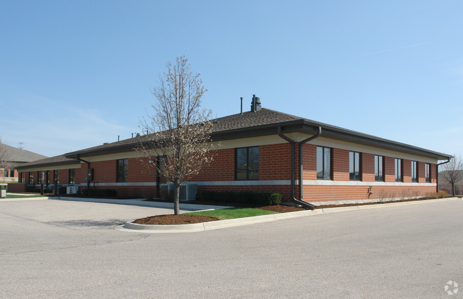 620 Dakota St, Crystal Lake, IL en alquiler - Foto del edificio - Imagen 3 de 3