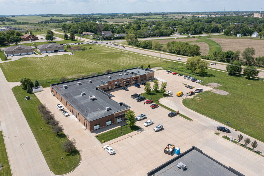 Greenhill Rd, Cedar Falls, IA en alquiler - Foto del edificio - Imagen 3 de 7