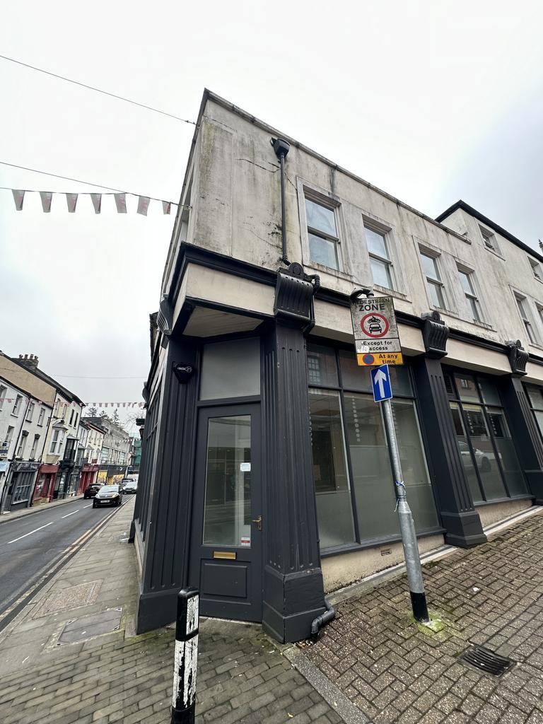 Commercial St, Pontypool en venta Foto del edificio- Imagen 1 de 35