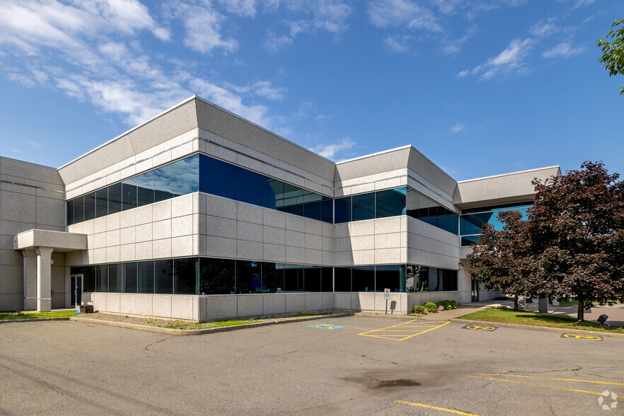 300 Rue Joseph-Carrier, Vaudreuil-dorion, QC en alquiler - Foto del edificio - Imagen 1 de 8