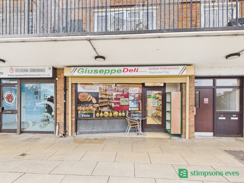 94 Queens Dr, Bedford en alquiler - Foto del edificio - Imagen 1 de 1