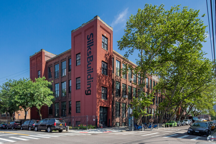 37-24 24th St, Long Island City, NY en alquiler - Foto del edificio - Imagen 1 de 5