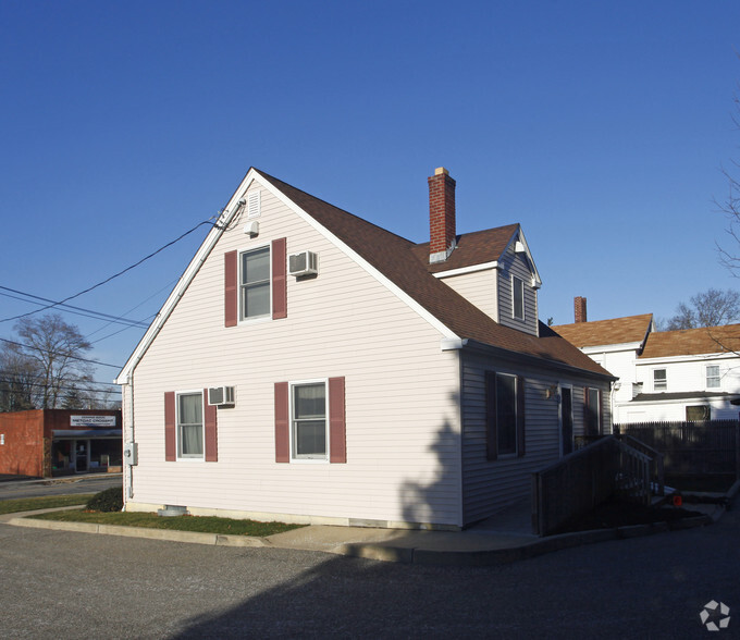 420 Osborn Ave, Riverhead, NY en venta - Foto del edificio - Imagen 2 de 13