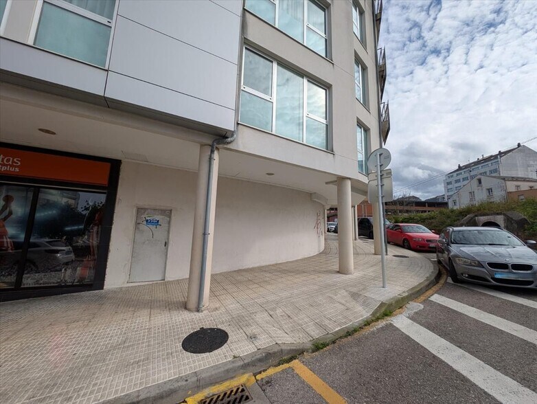 Local en Burela en venta - Foto del edificio - Imagen 2 de 18