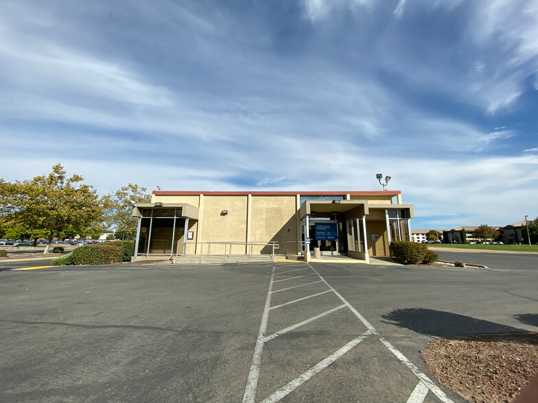 5540 Dudley Blvd, Mcclellan, CA en alquiler - Foto del edificio - Imagen 2 de 7