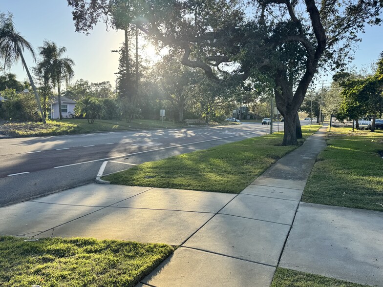 5321 1st Ave S, Saint Petersburg, FL en alquiler - Foto del edificio - Imagen 3 de 7