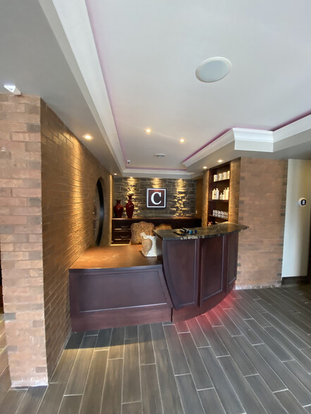 424 Waterloo St, London, ON en venta - Foto del interior - Imagen 2 de 16