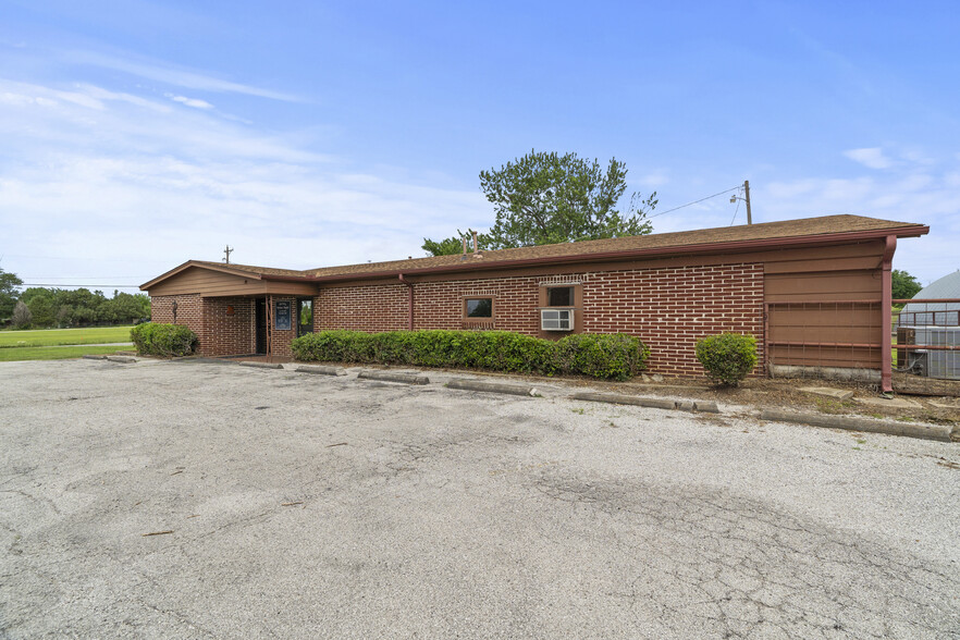 1404 S B St, Henryetta, OK en venta - Foto del edificio - Imagen 2 de 42