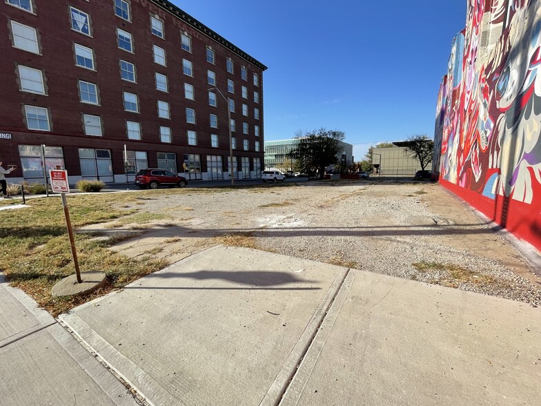 419 Wyandotte St, Kansas City, MO en venta - Foto del edificio - Imagen 3 de 5