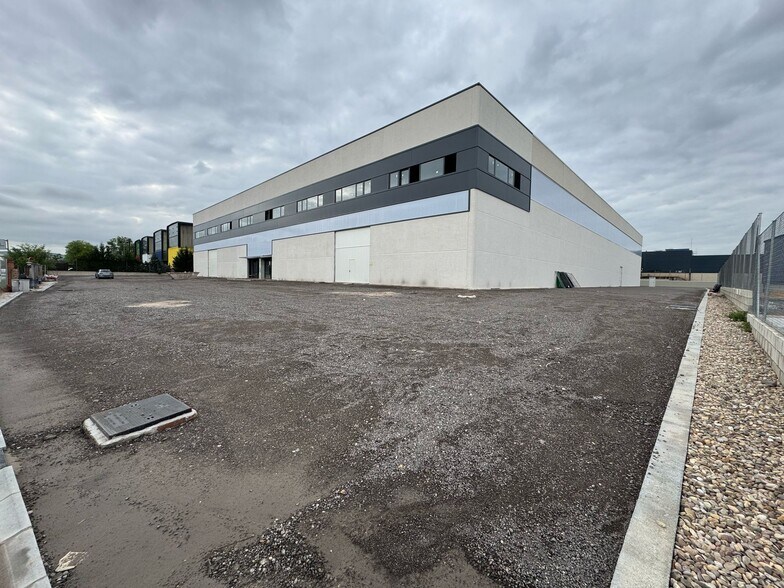 Nave en Arganda del Rey, Madrid en venta - Foto del edificio - Imagen 2 de 8