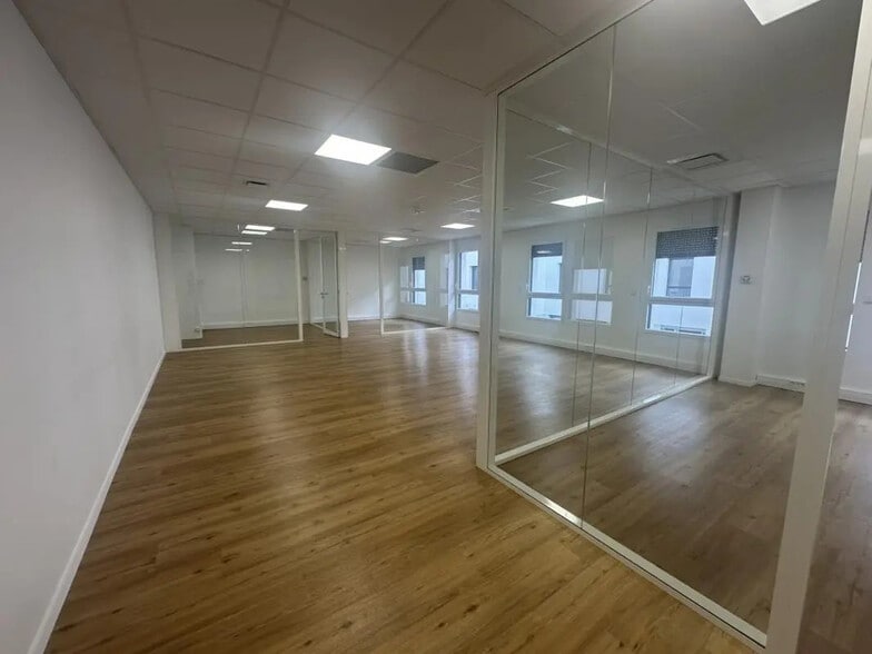 10 Chemin De L'Industrie, Dardilly en alquiler - Foto del edificio - Imagen 3 de 5