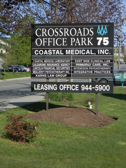 75 Sockanosset Cross Rd, Cranston, RI en alquiler - Foto del edificio - Imagen 2 de 11