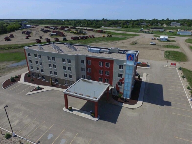 405 Ogilvie St, Moosomin, SK en venta - Foto del edificio - Imagen 1 de 4