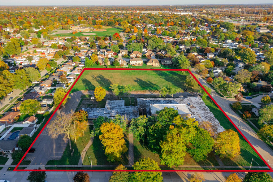 4049 Longmeadow Dr, Trenton, MI en venta - Foto del edificio - Imagen 1 de 4