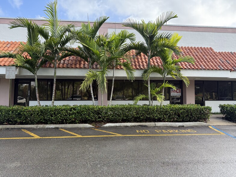 4534-4598 N Hiatus Rd, Sunrise, FL en alquiler - Foto del edificio - Imagen 2 de 8