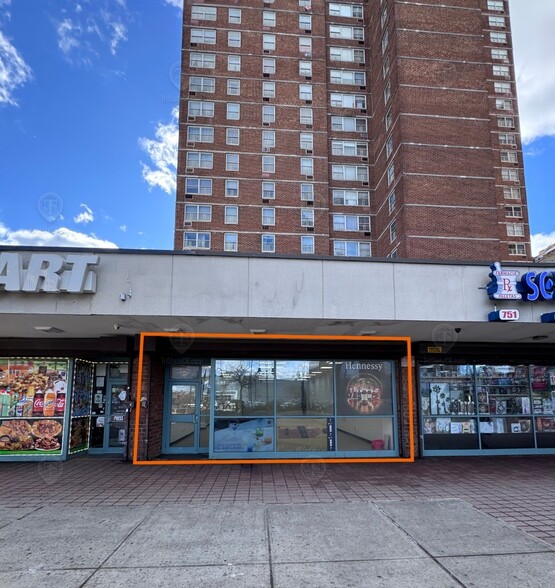 711-745 White Plains Rd, Bronx, NY en alquiler - Foto del edificio - Imagen 1 de 1