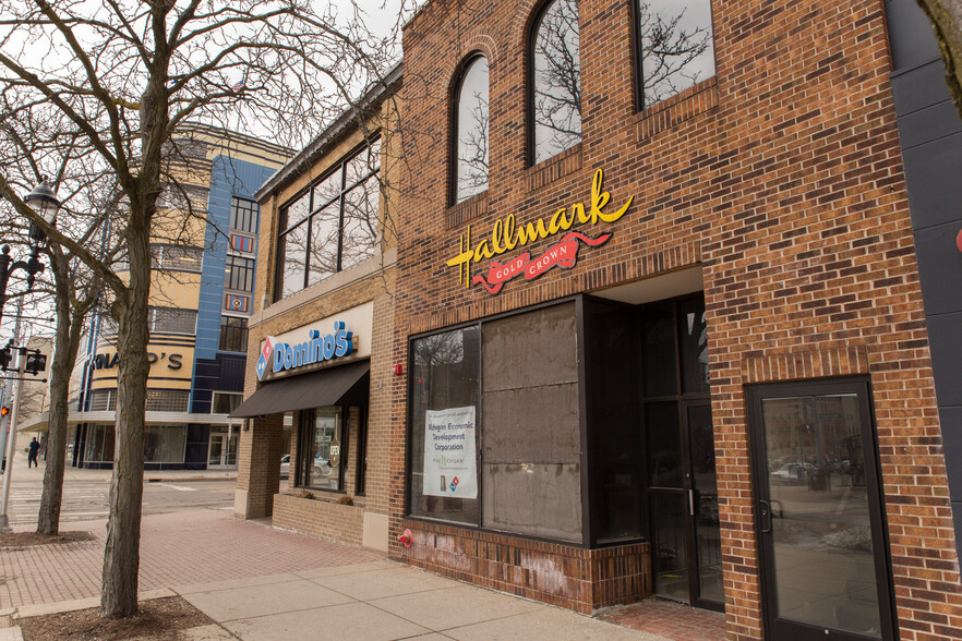 228 S Washington Sq, Lansing, MI en alquiler - Foto del edificio - Imagen 2 de 4