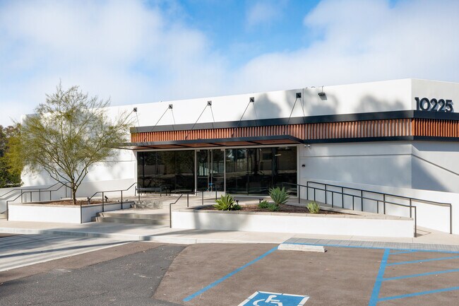 Más detalles de 10225 Willow Creek Rd, San Diego, CA - Flex en alquiler