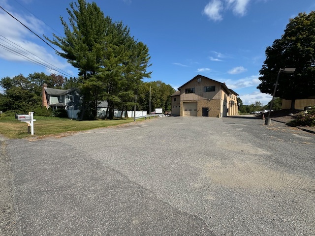 8 Maple Dr, Monroe, CT en alquiler - Foto del edificio - Imagen 2 de 57