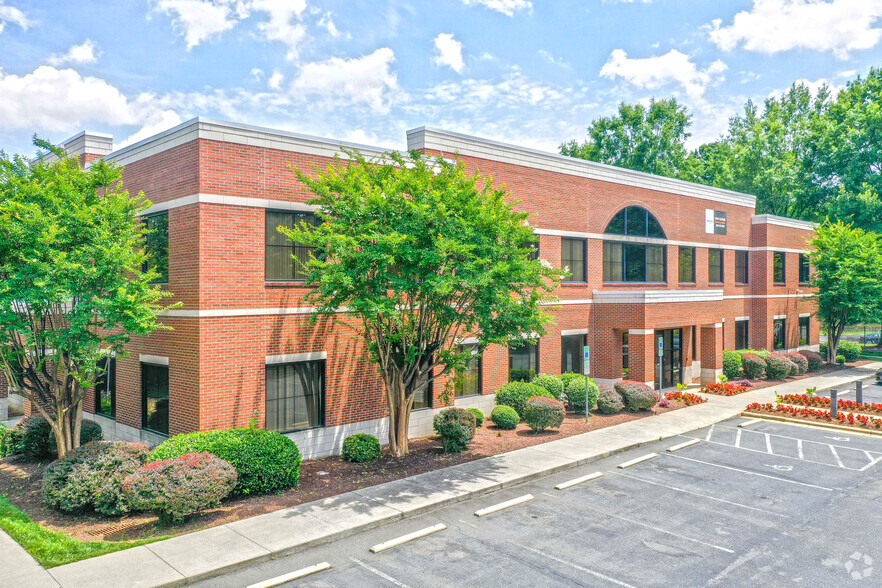 6047 Tyvola Glen Cir, Charlotte, NC en alquiler - Foto del edificio - Imagen 1 de 4