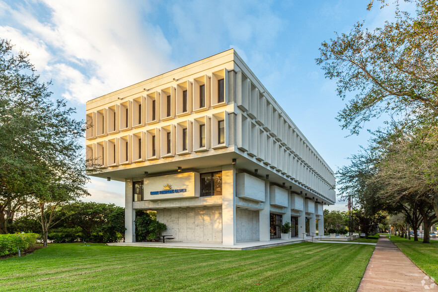 400 University Dr, Coral Gables, FL en alquiler - Foto del edificio - Imagen 3 de 4