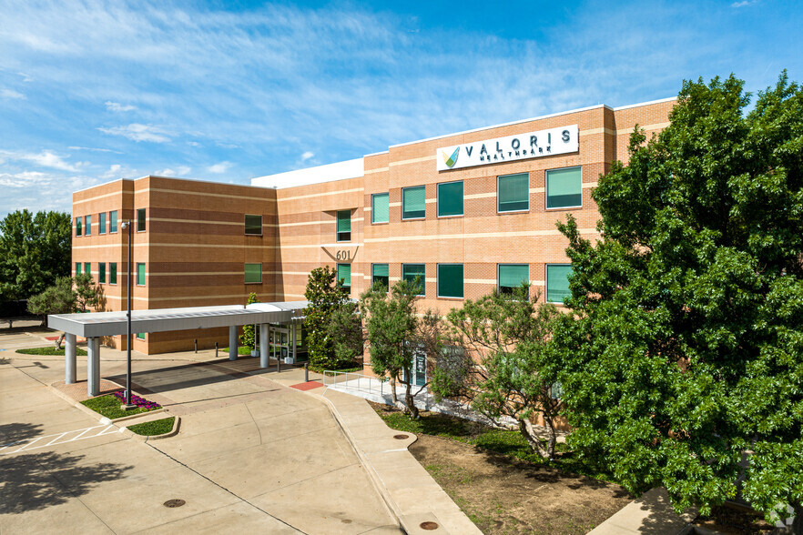 530 Clara Barton Blvd, Garland, TX en alquiler - Foto del edificio - Imagen 2 de 16