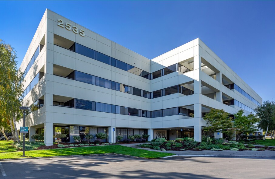 2535 Capitol Oaks Dr, Sacramento, CA en alquiler - Foto del edificio - Imagen 1 de 14