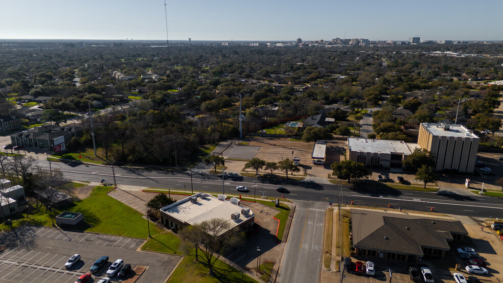 1201 Briarcrest Dr, Bryan, TX en venta - Foto del edificio - Imagen 3 de 24