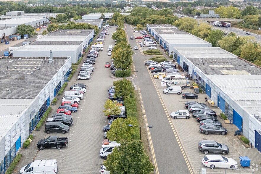 19-21 Tanners Dr, Milton Keynes en alquiler - Vista aérea - Imagen 3 de 3