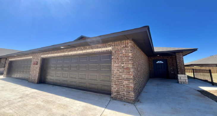 7601 Wild Flower Way, Oklahoma City, OK en venta - Foto del edificio - Imagen 2 de 2