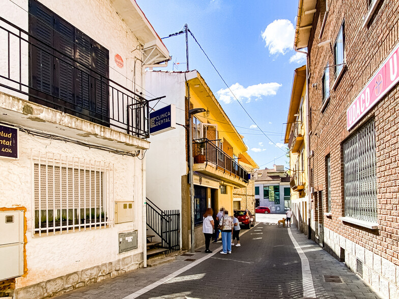 Calle Escuadra, 17, Moralzarzal, Madrid en alquiler - Foto del edificio - Imagen 2 de 2