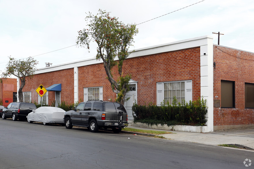 2040 Stoner Ave, Los Angeles, CA en alquiler - Foto del edificio - Imagen 2 de 23