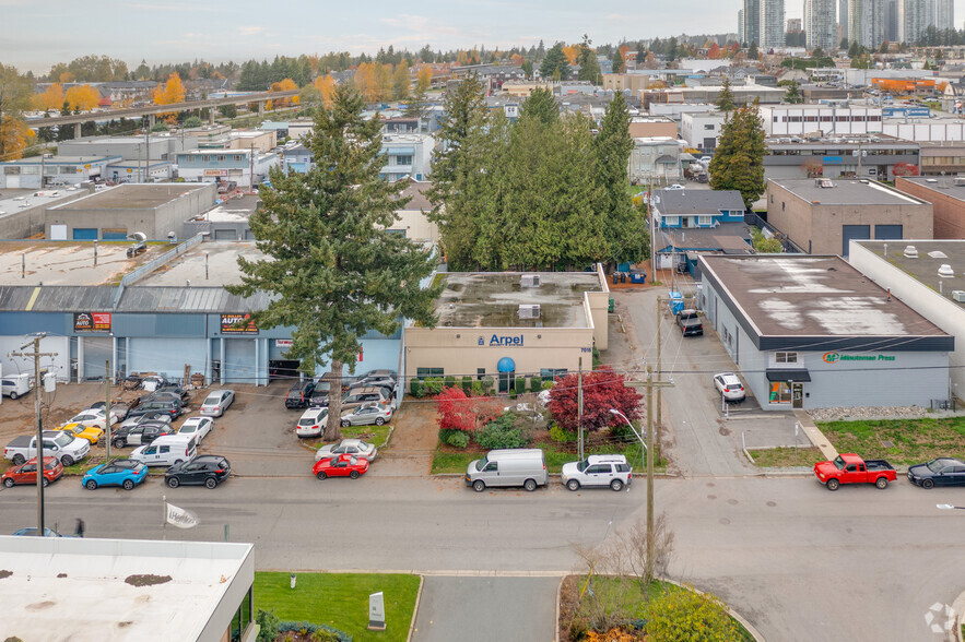 7015 Buller Av, Burnaby, BC en alquiler - Foto del edificio - Imagen 2 de 3