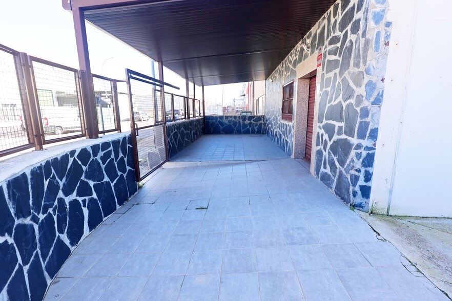 Local en Loeches, Madrid en venta - Foto del interior - Imagen 2 de 3