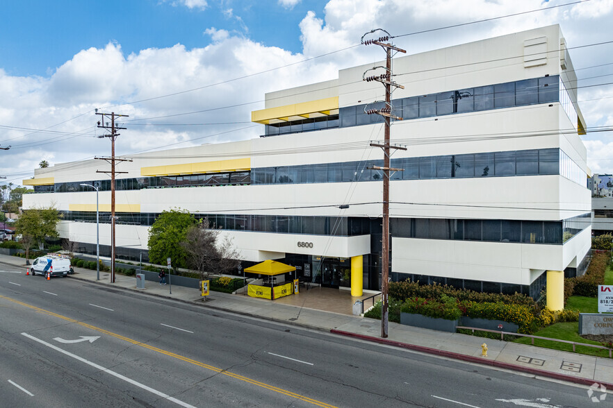 6800 Owensmouth Ave, Woodland Hills, CA en alquiler - Foto del edificio - Imagen 1 de 17