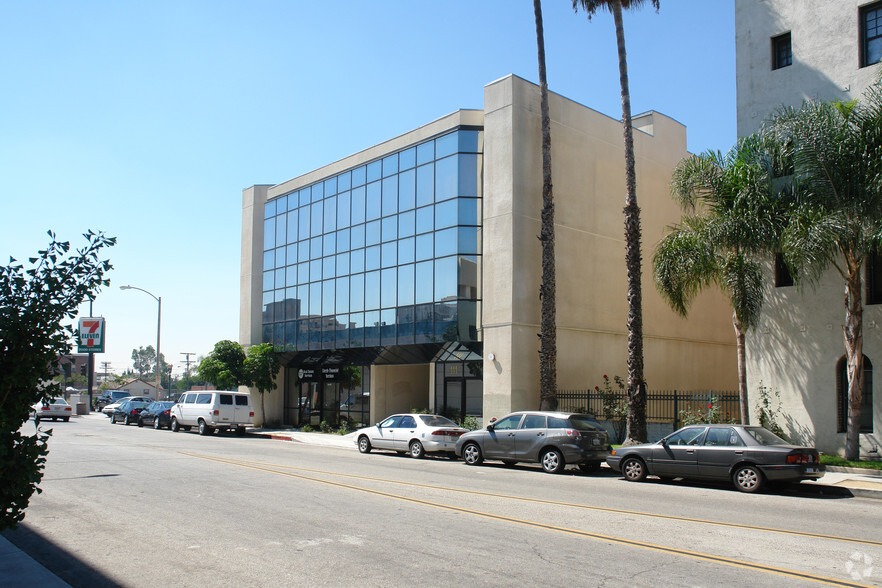 111 N Jackson St, Glendale, CA en alquiler - Foto del edificio - Imagen 2 de 2