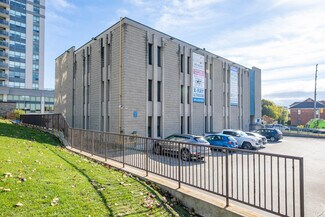 Más detalles de 247 Simcoe St N, Oshawa, ON - Oficina en venta