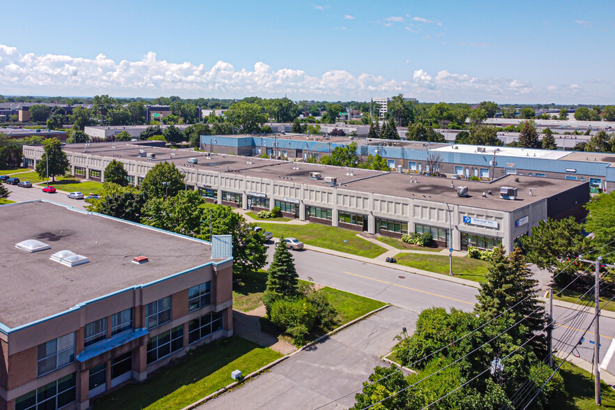 500 Av Meloche, Dorval, QC en alquiler - Foto del edificio - Imagen 2 de 7