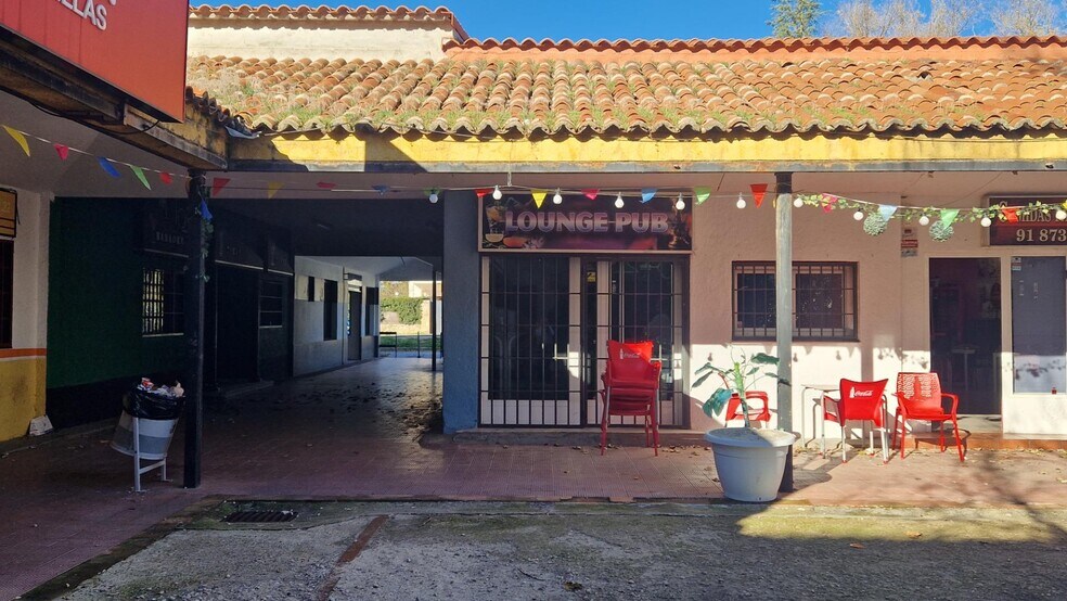Local en Nuevo Baztán, Madrid en venta - Foto del edificio - Imagen 1 de 2
