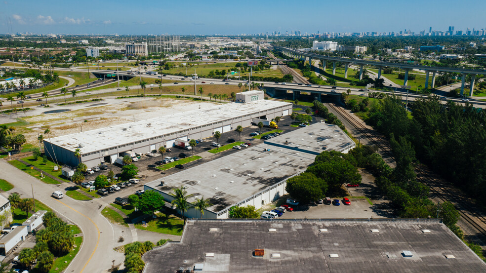 16401-16413 NW 8th Ave, Miami, FL en alquiler - Foto del edificio - Imagen 3 de 11